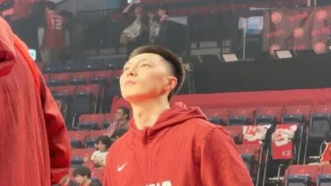 “亚锦赛乒乓球小组赛首战：王曼昱挑战李恩惠，精彩瞬间回顾”