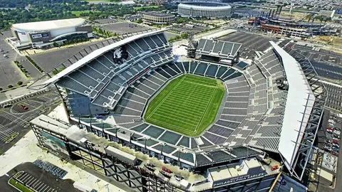 老鹰连胜势头强劲，杨揽下高分篮板助力，破鹈鹕9败之局；绿军强势击败热火